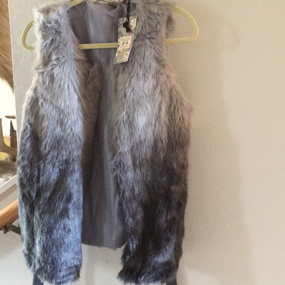 NWT Chelsea & Violet gray faux furry vest M cozy - Picture 3 of 8